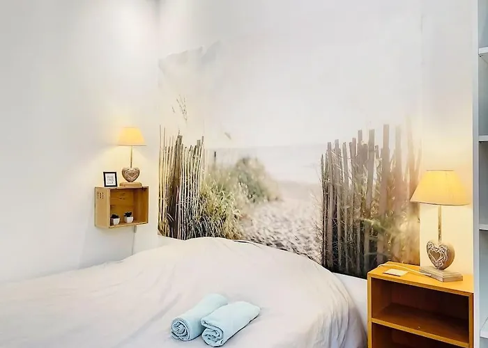 Terrasse Proche Port Et Plages De Nice